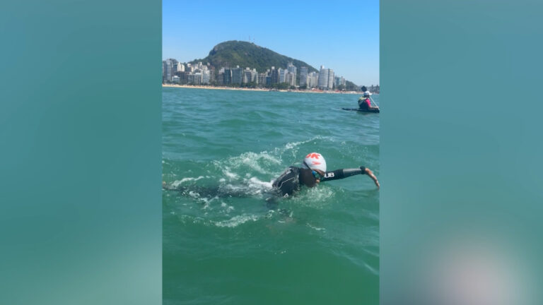 ATLETA 12 ANOS NADA 15KM MAR ABERTO