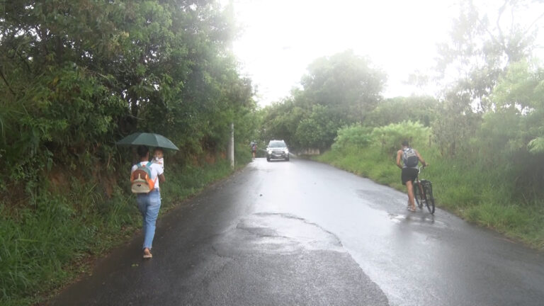 REPORTER NOS BAIRROS CALCADA CIDADA CAMURUGI 26 02