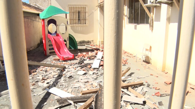 ALUNOS DE AMARELOS ESTUDAM EM IGREJA