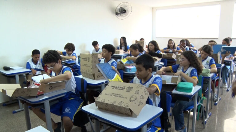 PREFEITURA INICIA ENTREGA DOS KITS DE MATERIAL ESCOLAR
