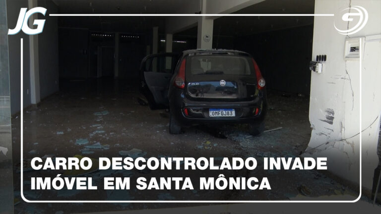MOTORISTA PERDE CONTROLE E INVADE IMOVEL EM SANTA MONICA