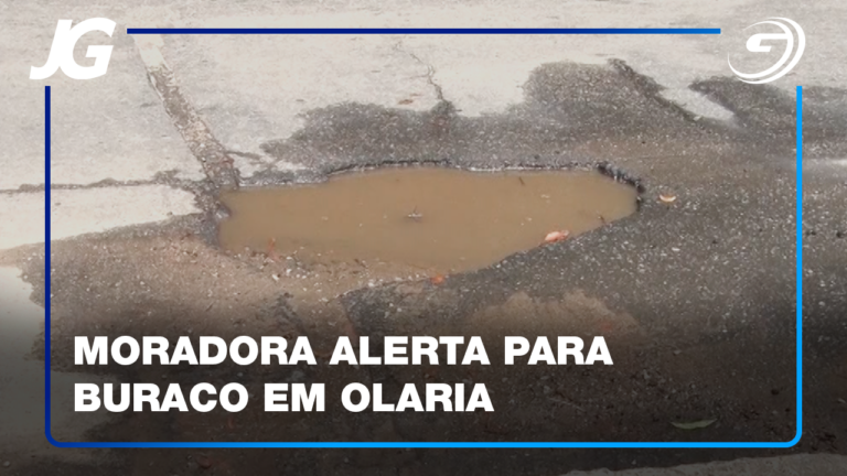ÁGUA ACUMULADA NO BURACO PÕE MOTORISTAS EM RISCO E DANIFICA PORTÃO DA MORADORA