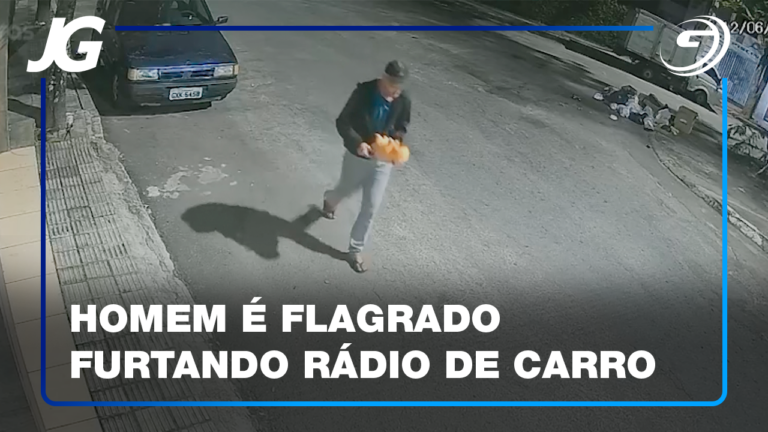 ALÉM DO RÁDIO, O CRIMINOSO LEVOU ATÉ UM URSO DE PELÚCIA QUE ESTAVA NO VEÍCULO
