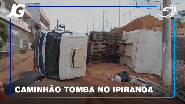 VEÍCULO VIROU AO LADO DE UMA OBRA NA COMUNIDADE
