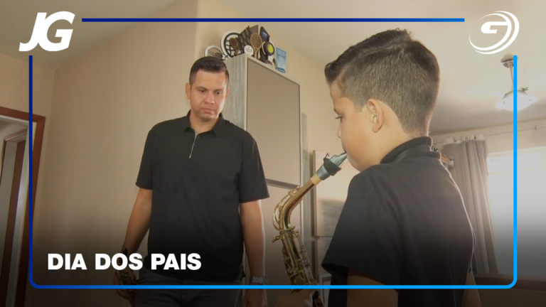 TALENTO PASSADO DE PAI PARA FILHO OS DOIS SÃO SAXOFONISTAS