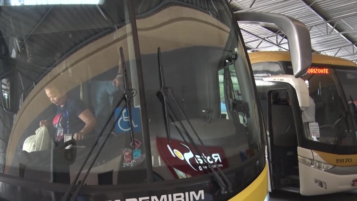 Ônibus interestaduais estacionados na rodoviária de Guarapari