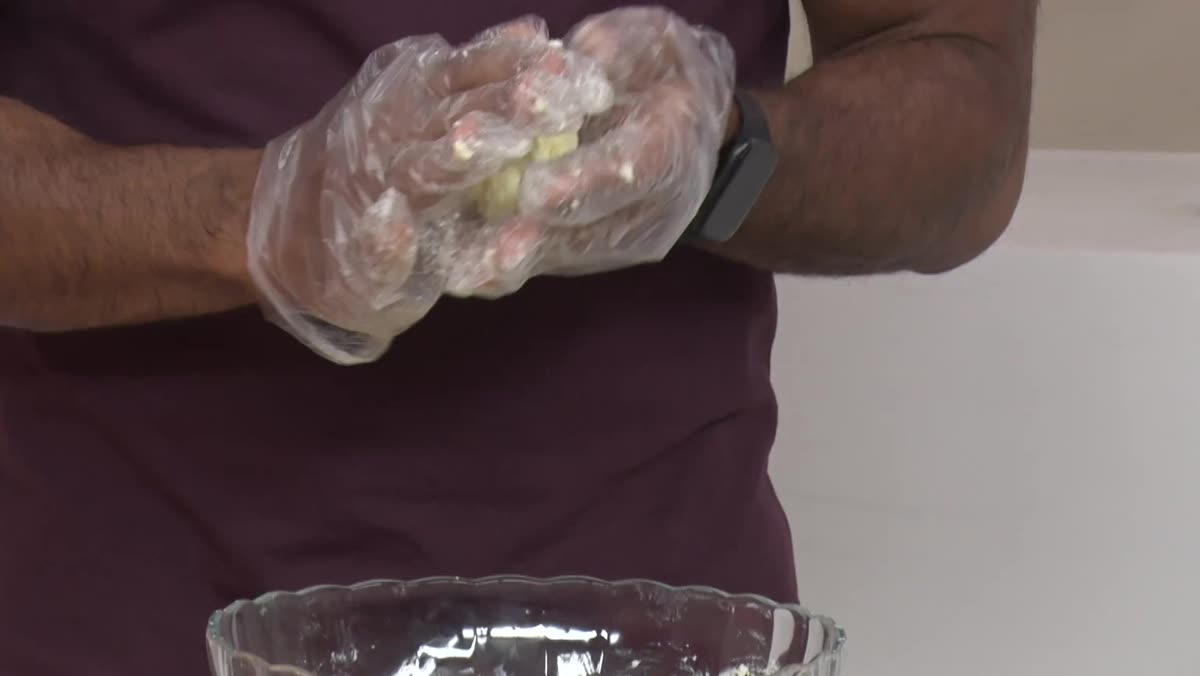 Prato com docinhos de coco enrolados