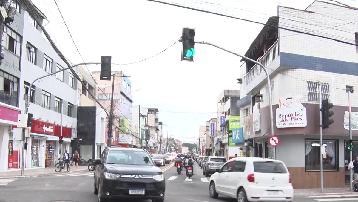 Rua e calçada no bairro Muquiçaba, em Guarapari