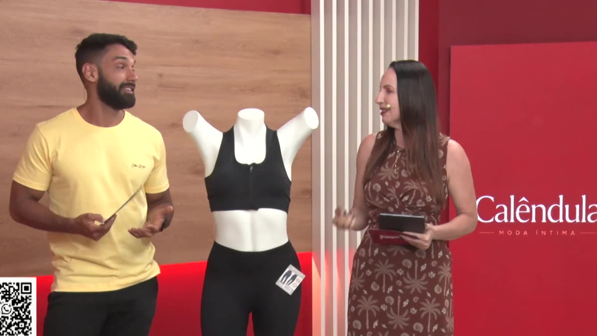 Apresentadora e representante da Calêndula mostram peça da linha fitness no estúdio do Panorama