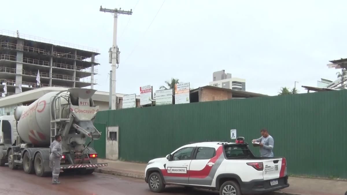 Estrutura da obra do prédio residencial em Nova Guarapari