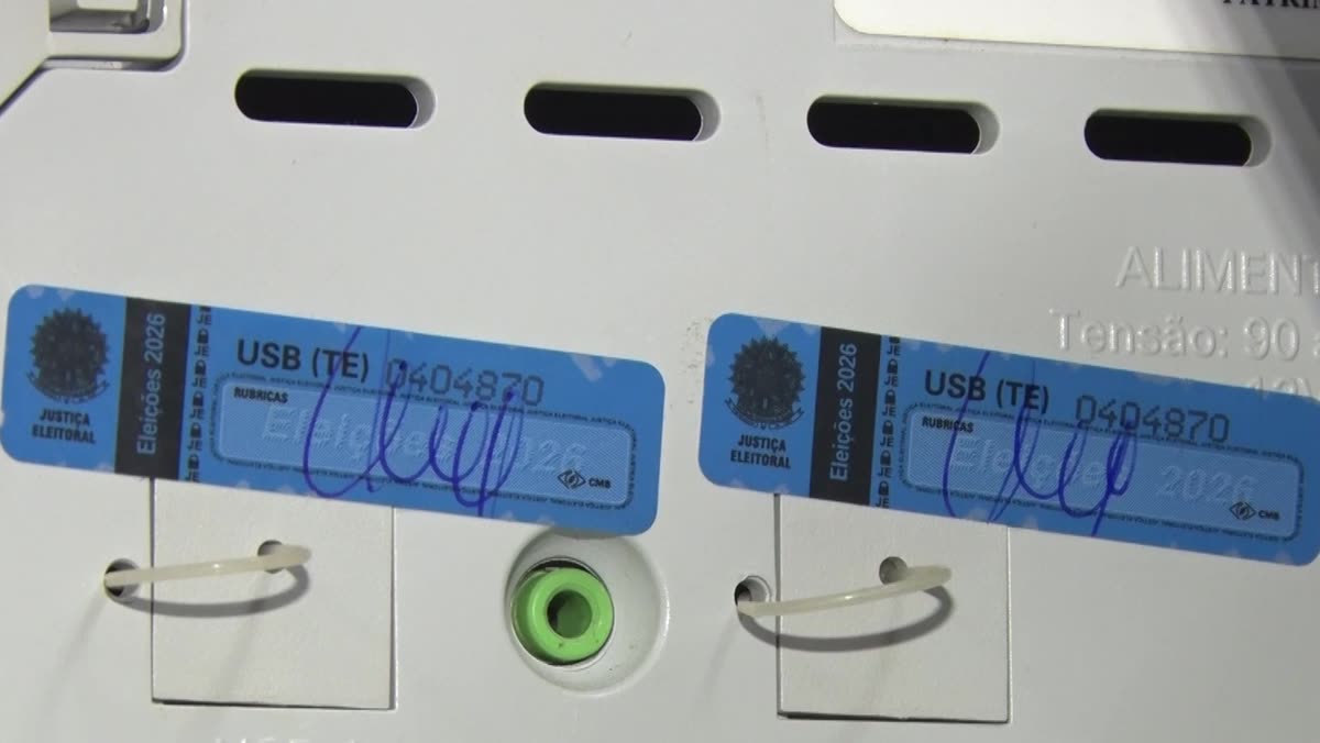 Urnas eletrônicas lacradas armazenadas no cartório