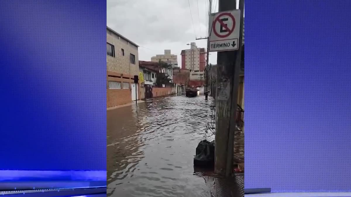 Rua do bairro Ipiranga coberta pela água da chuva