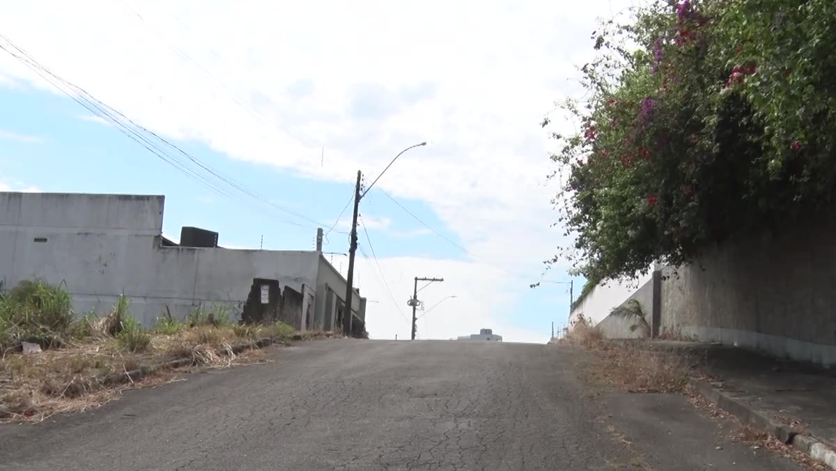 Portão da frente da residência assaltada