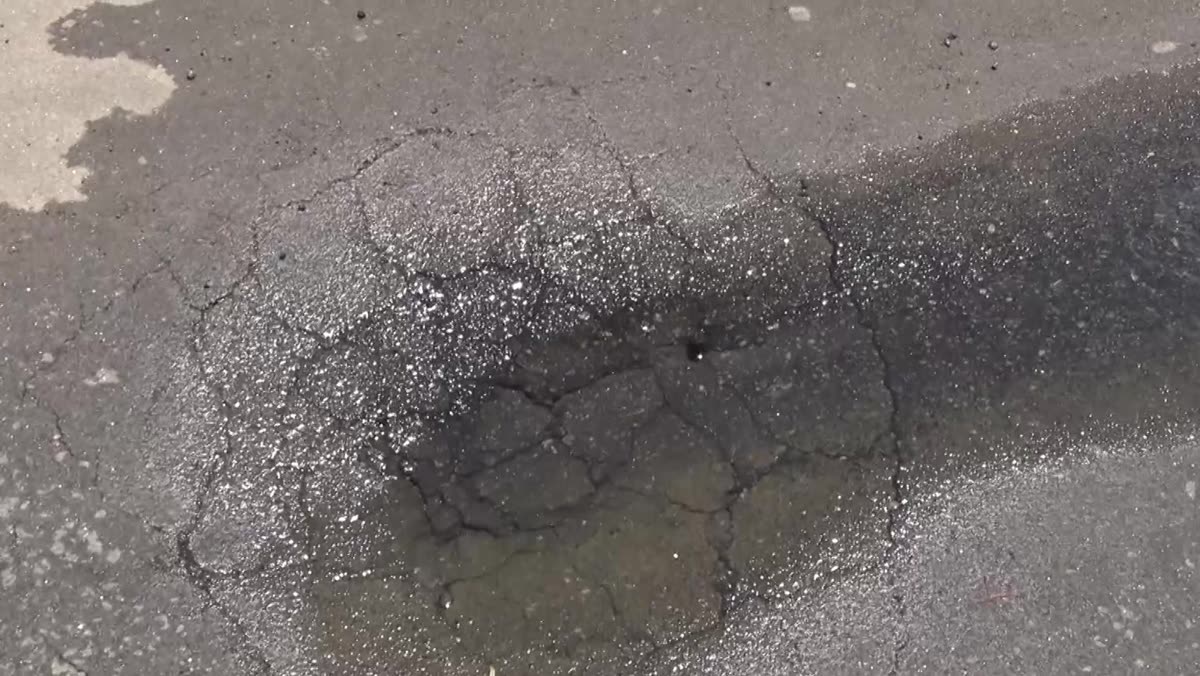 Vazamento de água no pavimento da Rua Turquesa