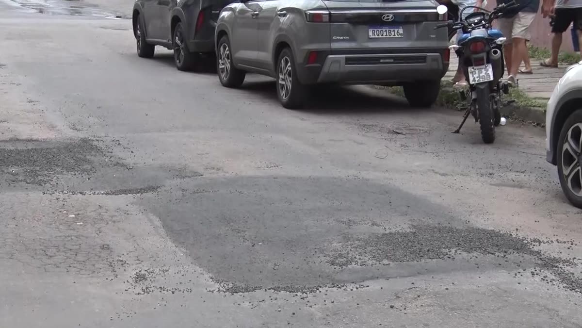 Trecho da Rua Cannes com o buraco tapado