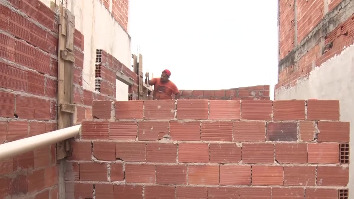 Materiais de construção no canteiro da obra da casa