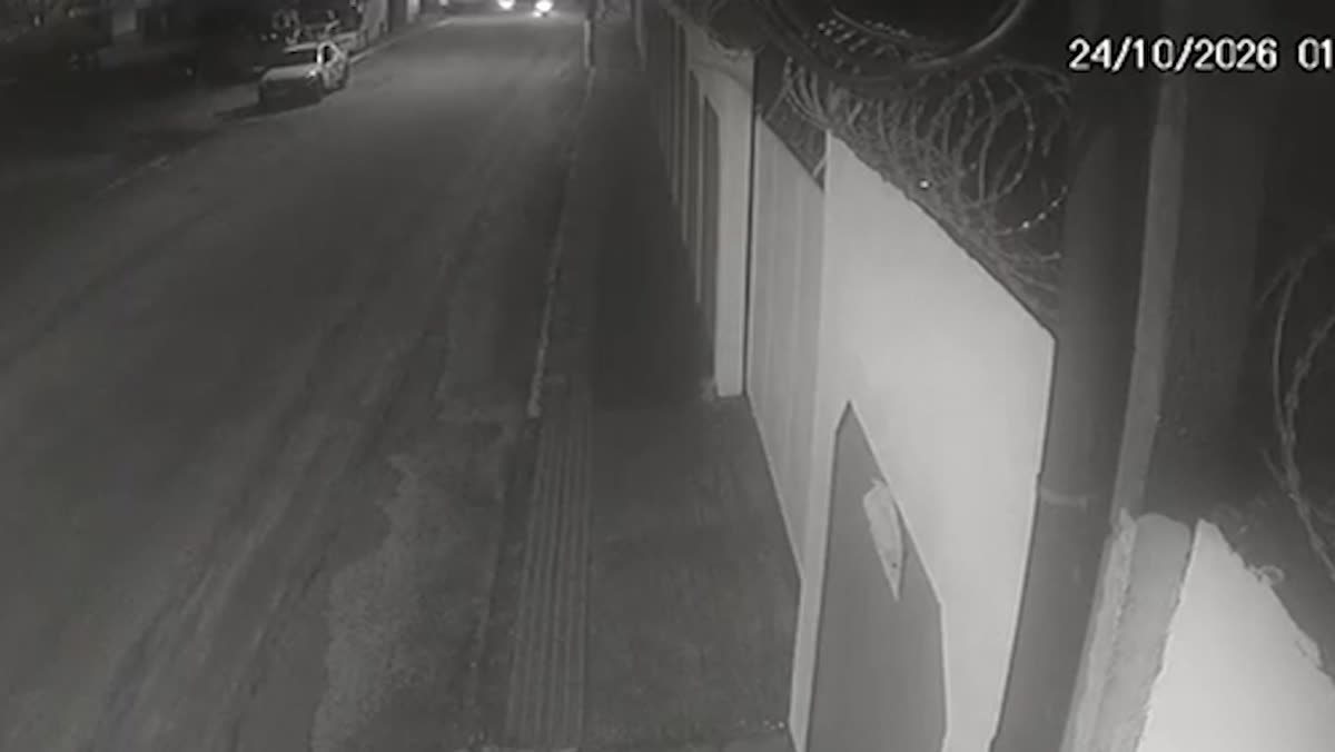 Cruzamento de ruas na Praia do Morro, em Guarapari, onde carro e moto colidiram