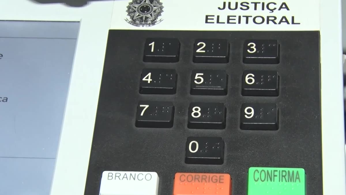 Urna eletrônica com recursos de acessibilidade