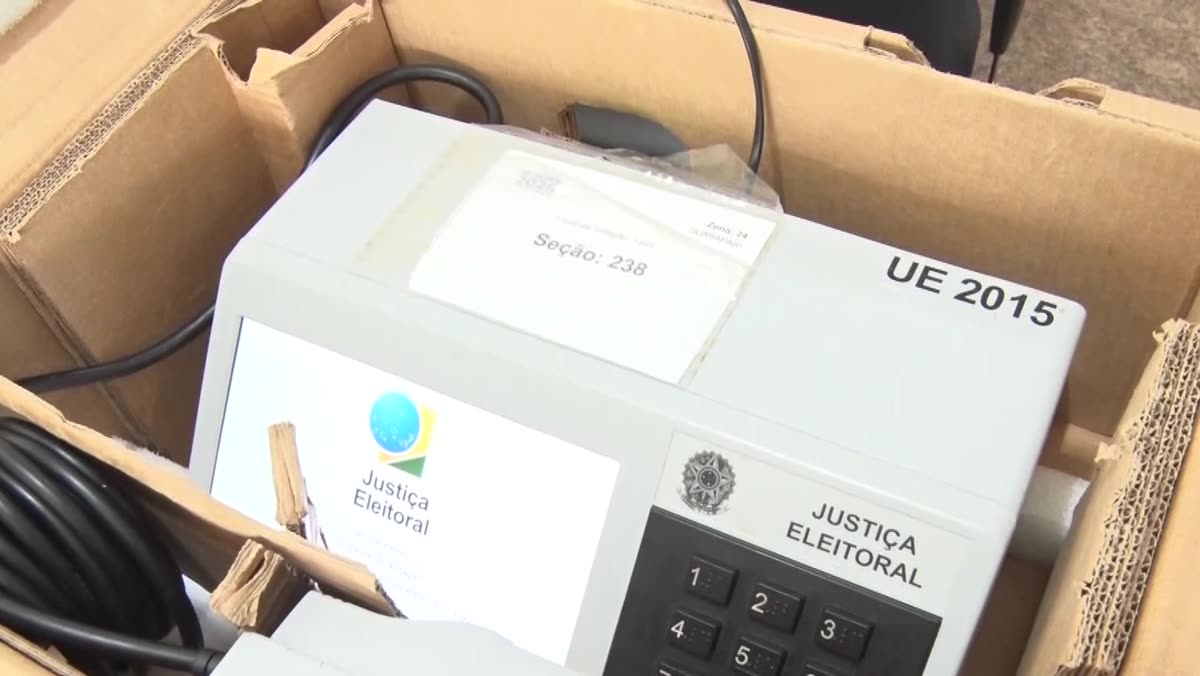 Entrega das urnas nas escolas de Guarapari