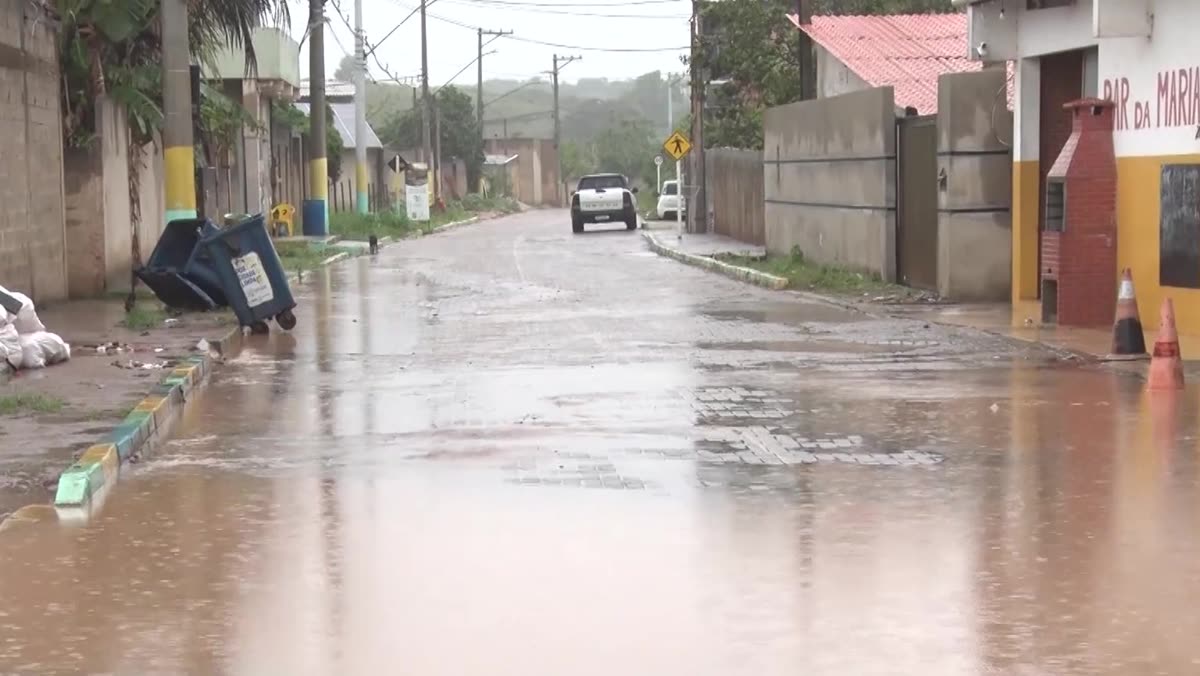 Trecho da Rua Dalmácio Coutinho coberto pela água da chuva